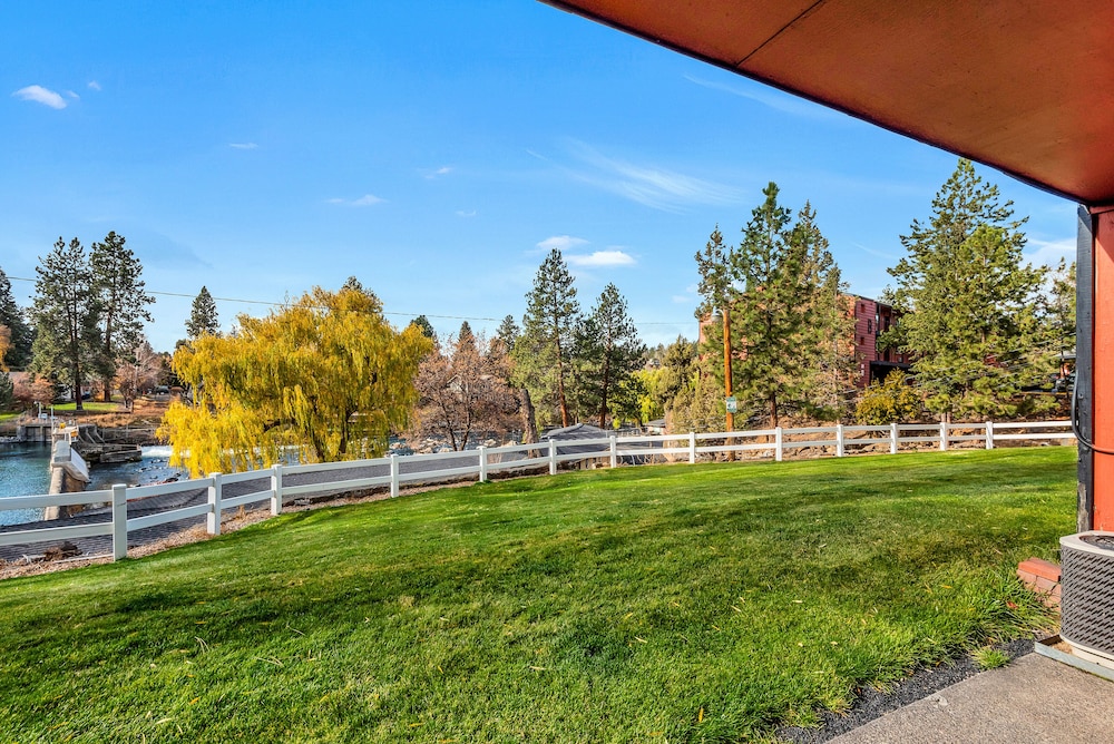 Bend Riverside Inn & Suites - photo 331