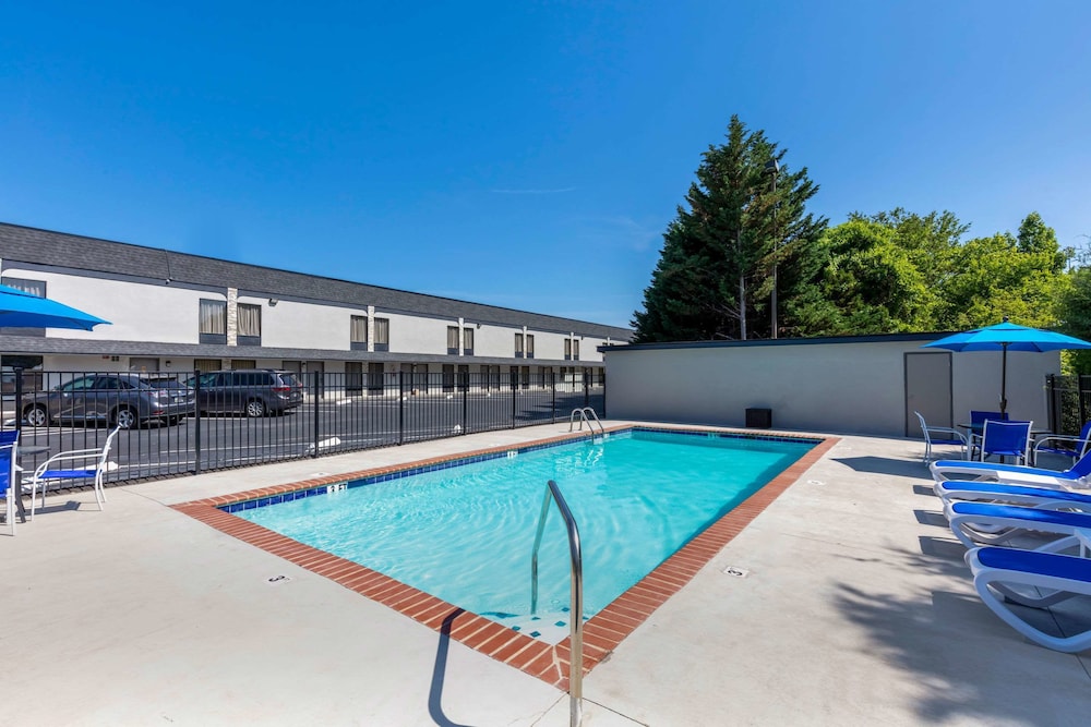 Quality Inn Cleveland North - photo 34
