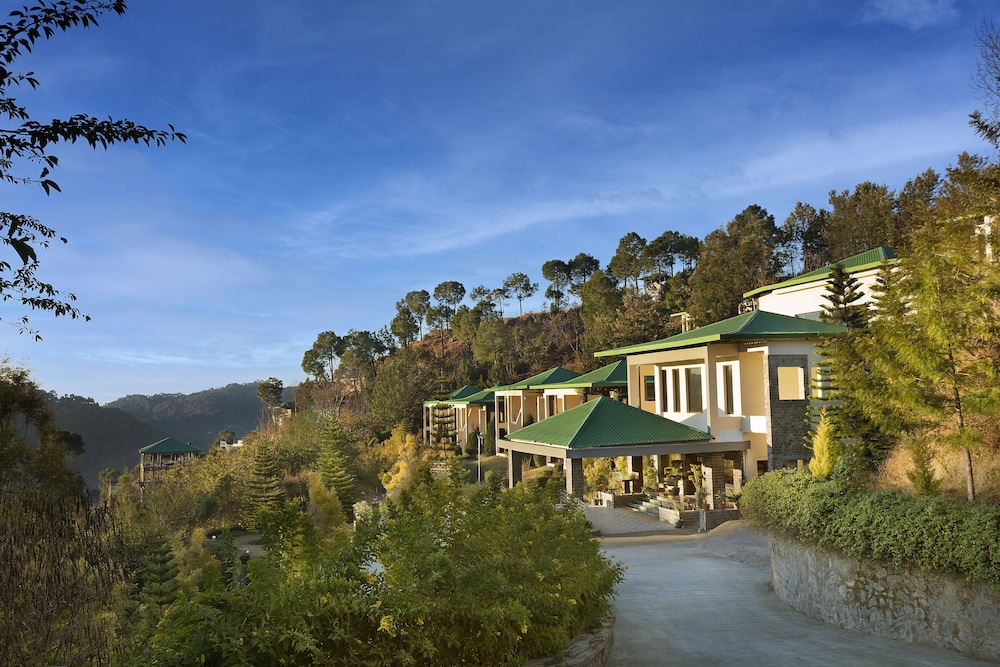Suryavilas Luxury Resort & Spa in Solan, India