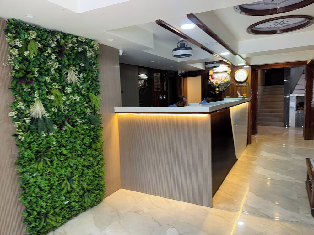 Hotel Ratna Paradise in Thane, India