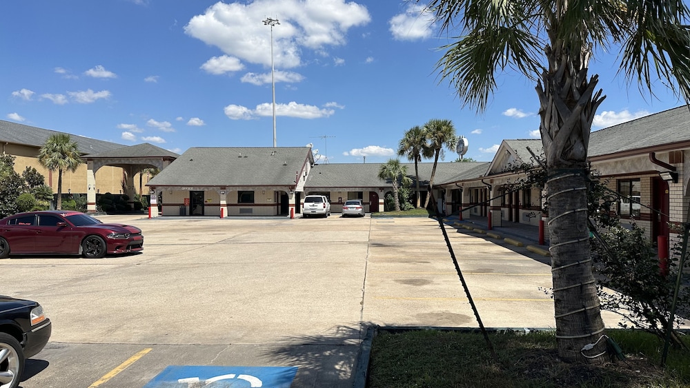 Palace Inn I 45 & Bellfort - photo 30