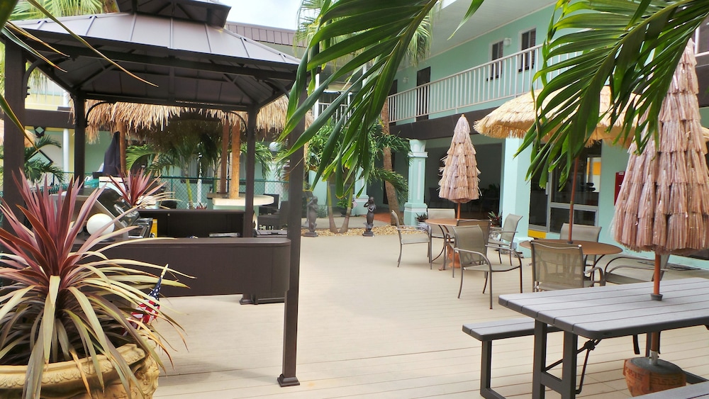 Island House Hotel - photo 53