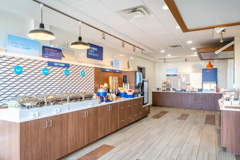 Holiday Inn Express Hotel & Suites Tappahannock by IHG - photo 24