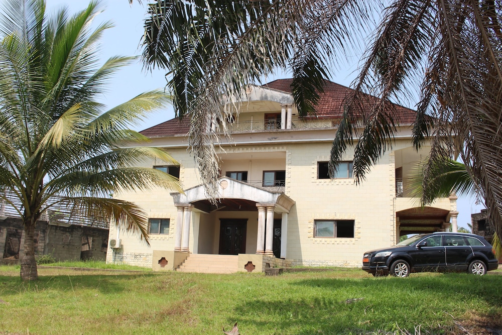 Les Berges De La Lobe in Kribi, Cameroon