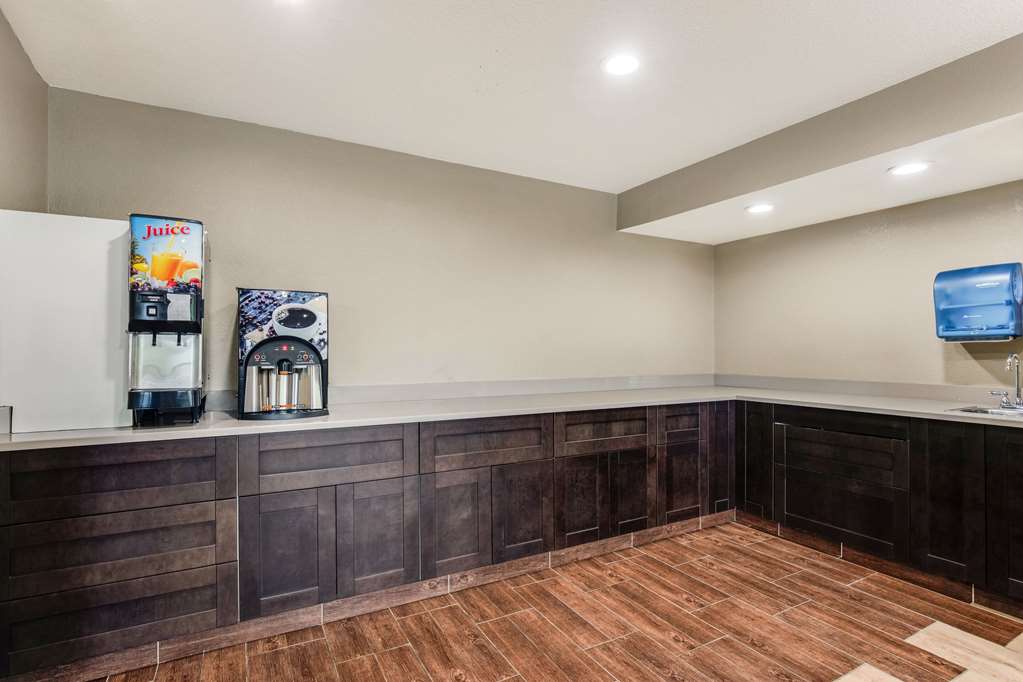 Econo Lodge Madison East - photo 30