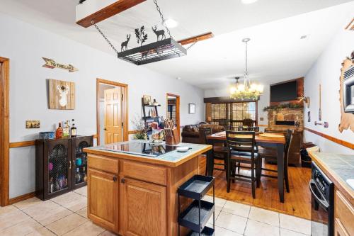 2BR Village At Indian Point 2002 near SDC Free Tickets Daily up to 500 in Branson, United States