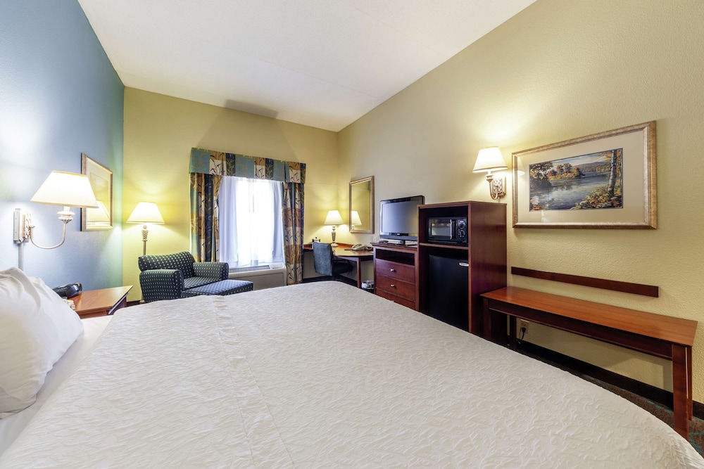 Hampton Inn Martinsburg South Inwood - photo 13