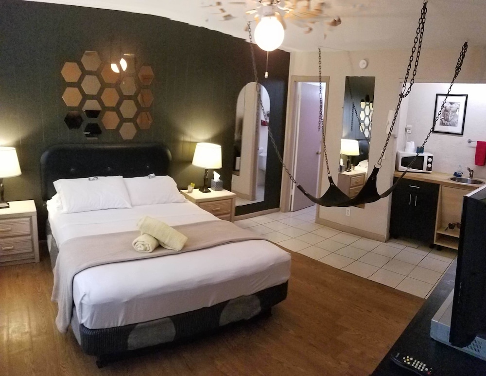 Inn Leather Guest House Male Only LGBT - photo 6