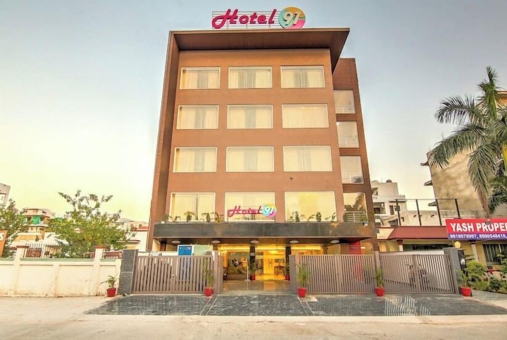 Hotel 91 Huda Premier - last minute hotel in Gurgaon