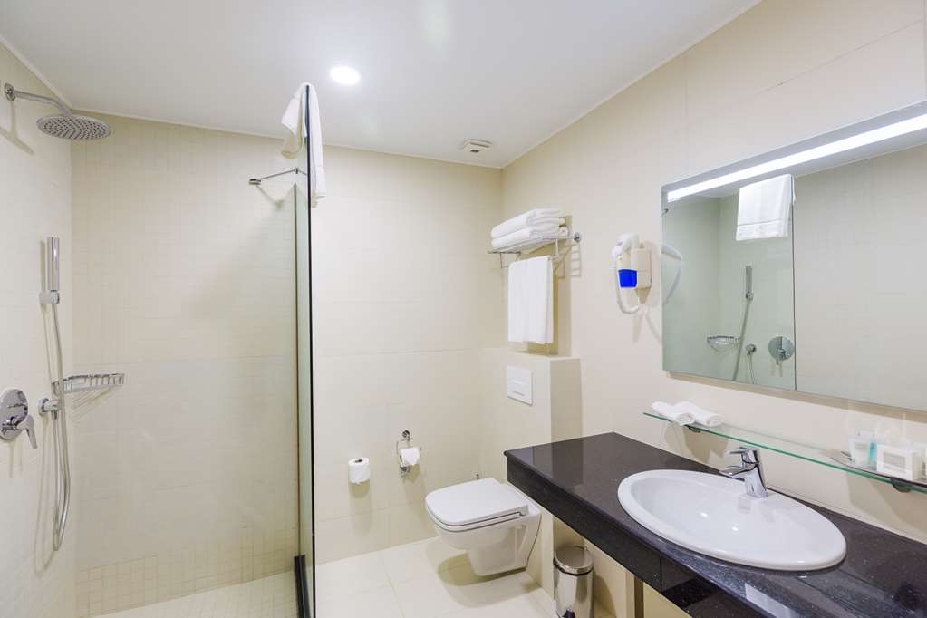 Suite Bathroom