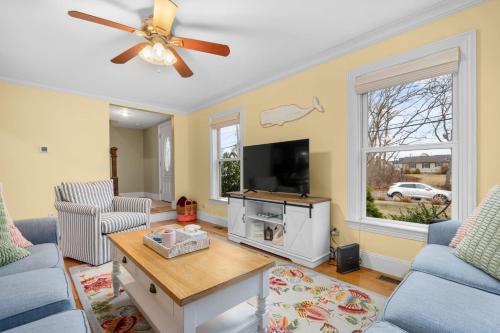 121 Presidents Road Bourne Gray Gables Getaway — hotel in Bourne