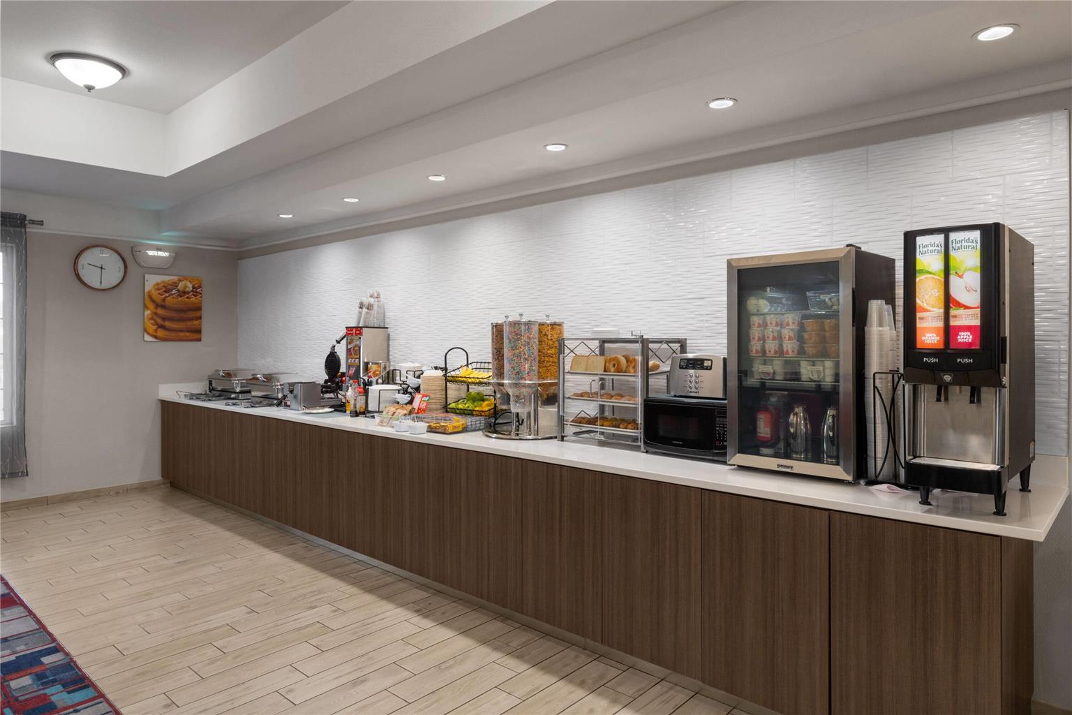 La Quinta Inn & Suites by Wyndham Gallup - photo 73