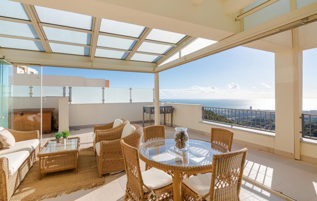 370766 Luxurious Penthouse With Spa Area — Marbella