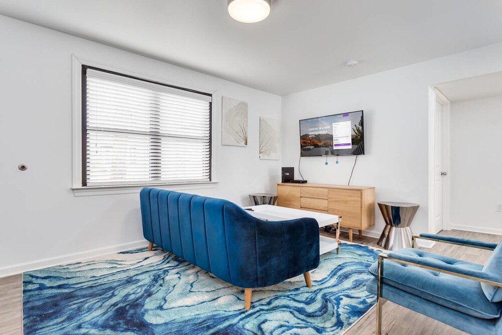 8 Bedrooms Comprised of 4 2BR Suites by Domio - photo 42