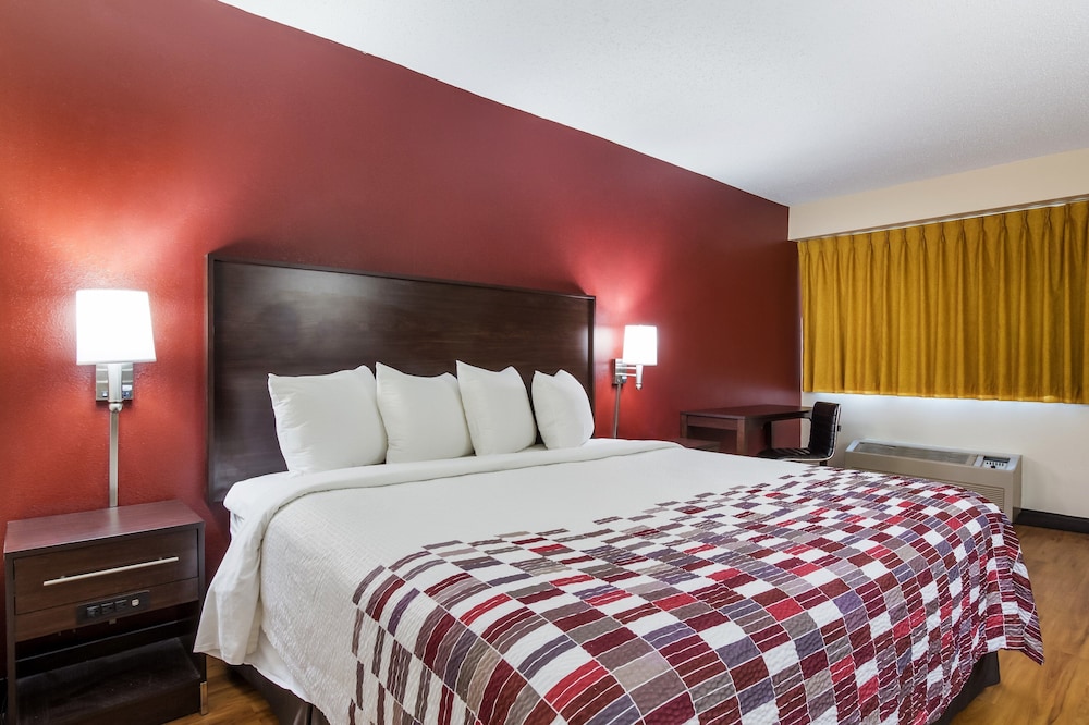 Red Roof Inn Shelbyville - photo 14