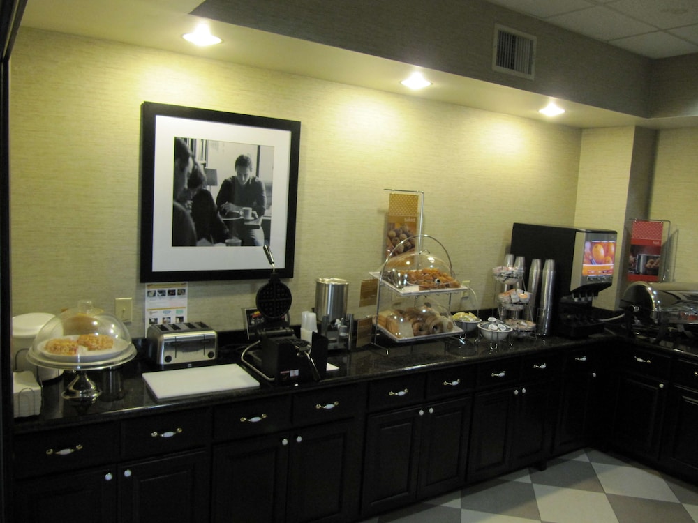 Hampton Inn Lindale Tyler - photo 32