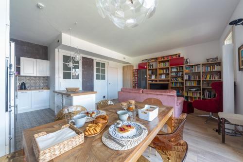 Spacious & Stylish 1 Bedroom Apartment with terrace — 4-Star Luxury Hotel in Milan, Italy