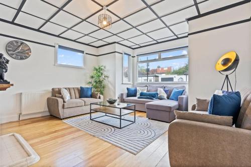 Heart of Acton Free Parking Perfect for Contractors — 4-Star Luxury Hotel in London, United Kingdom