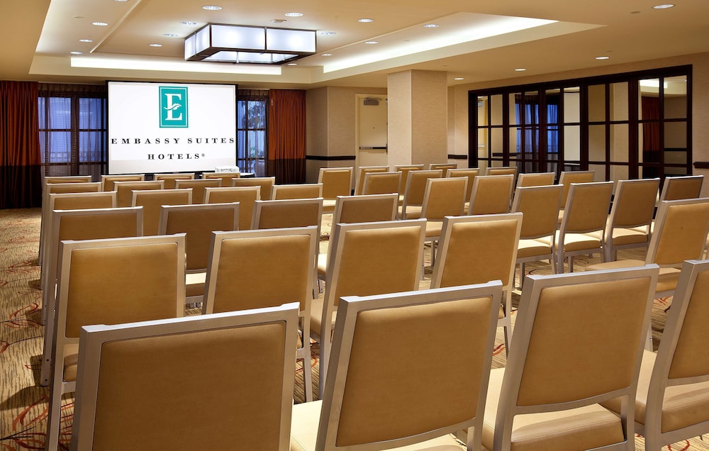 Embassy Suites by Hilton Washington DC Chevy Chase Pavilion - photo 46
