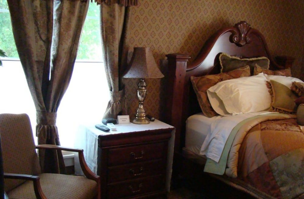 Vintage Charm Bed and Breakfast Hotel - photo 16
