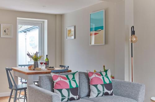 Sunbeam Cottage by Coaste — 4-Star Luxury Hotel in Deal, United Kingdom