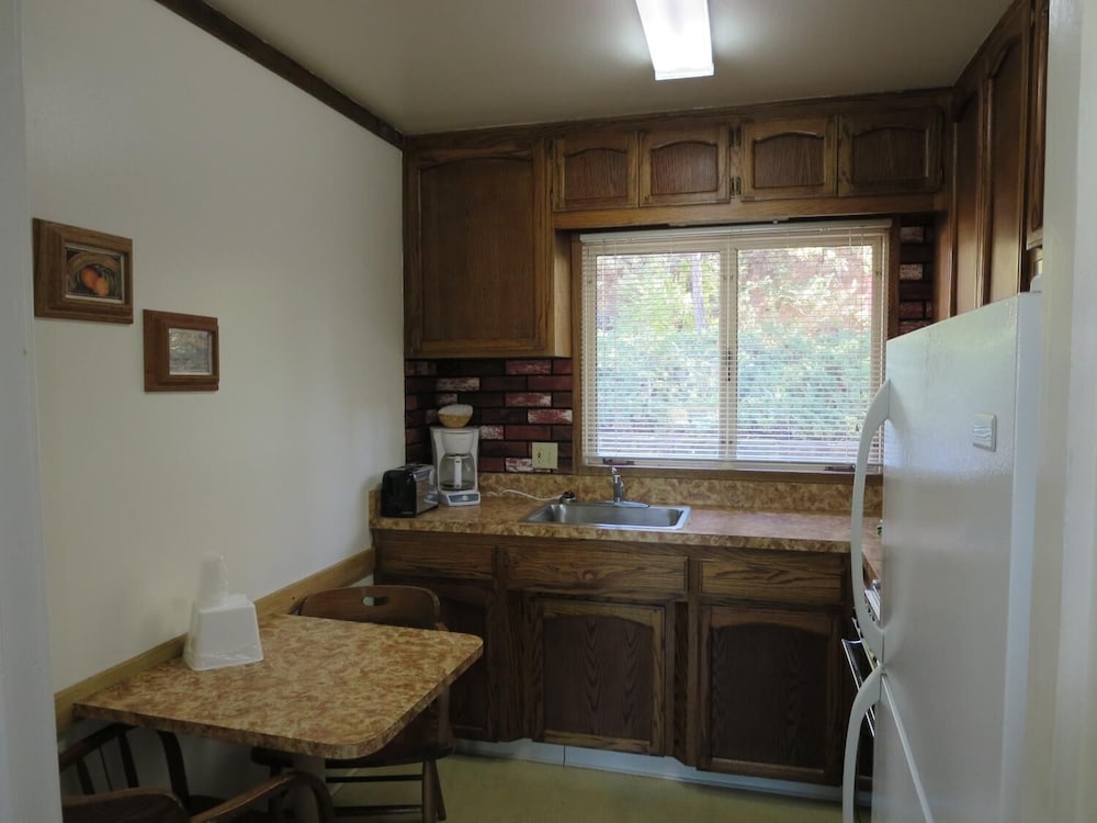 Bridge Bay Lodge at Shasta Lake - photo 22