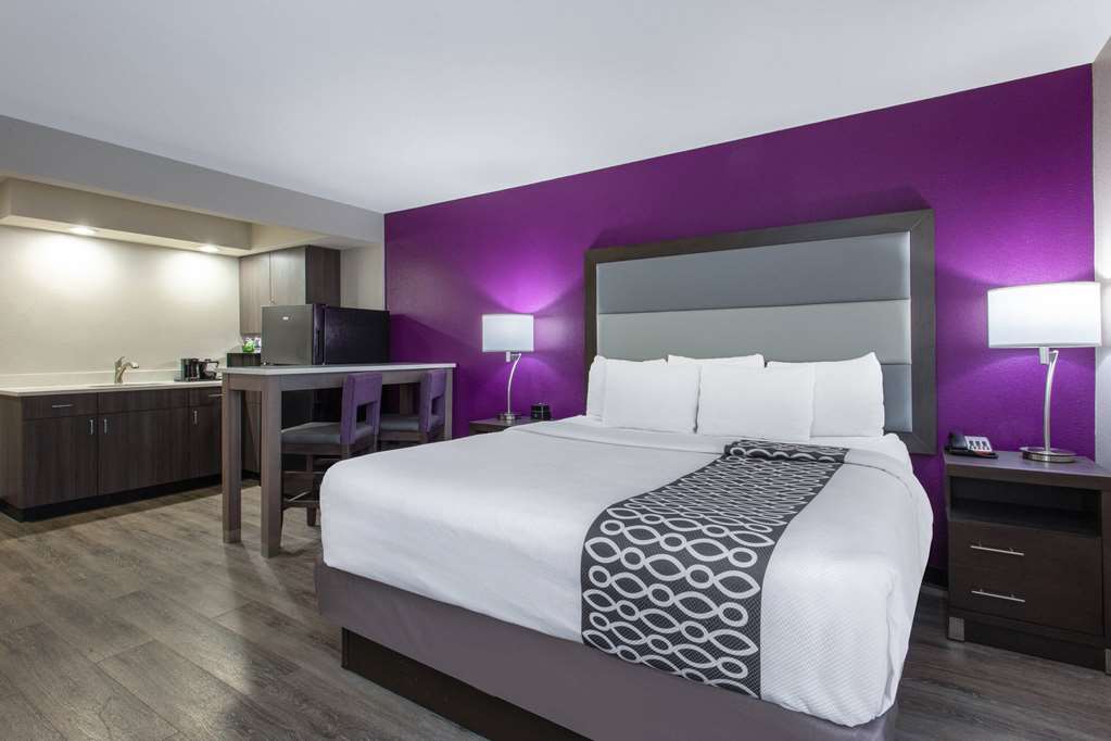 La Quinta Inn & Suites by Wyndham Effingham - photo 30