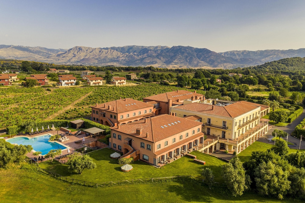 Picciolo Etna Golf Resort & Spa Curio Collection — 4-Star Luxury Hotel in Castiglione Di Sicilia, Italy