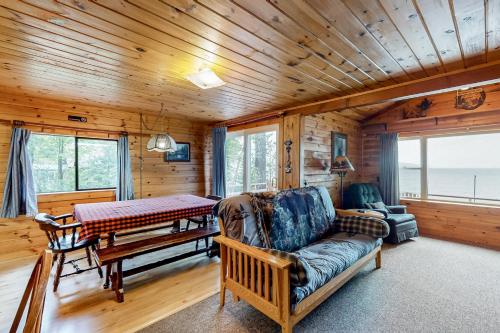 Lakefront Cabin and Cottages — 4-Star Luxury Hotel in Greenville, United States