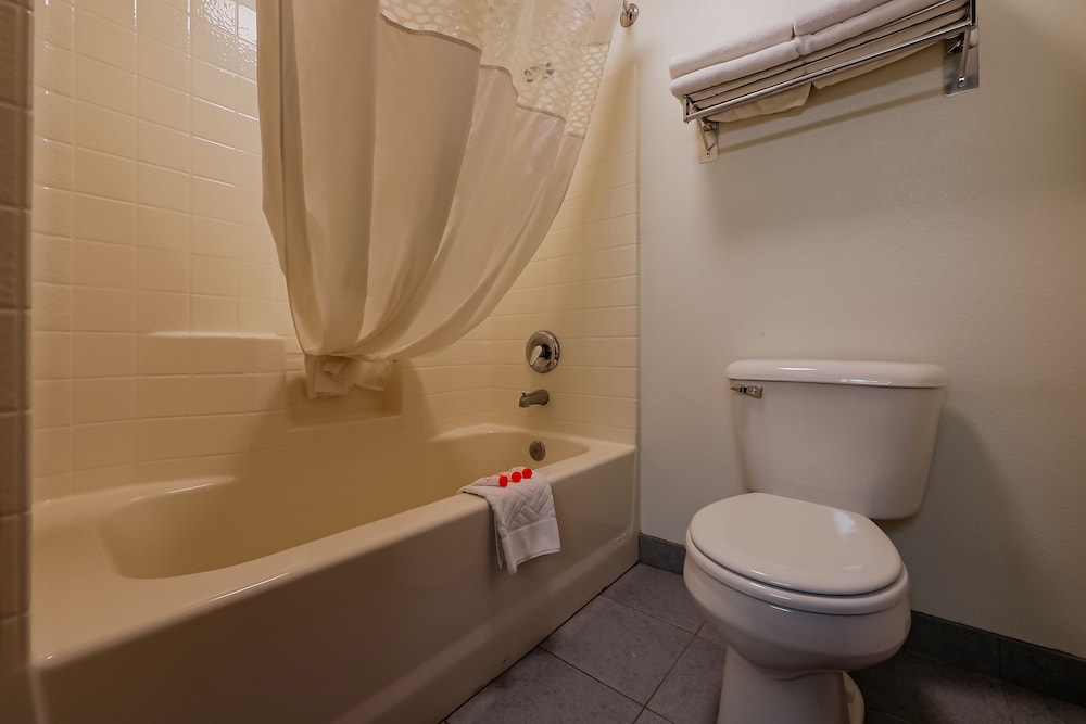Siletz Bay Beachfront Hotel by OYO Lincoln City - photo 102