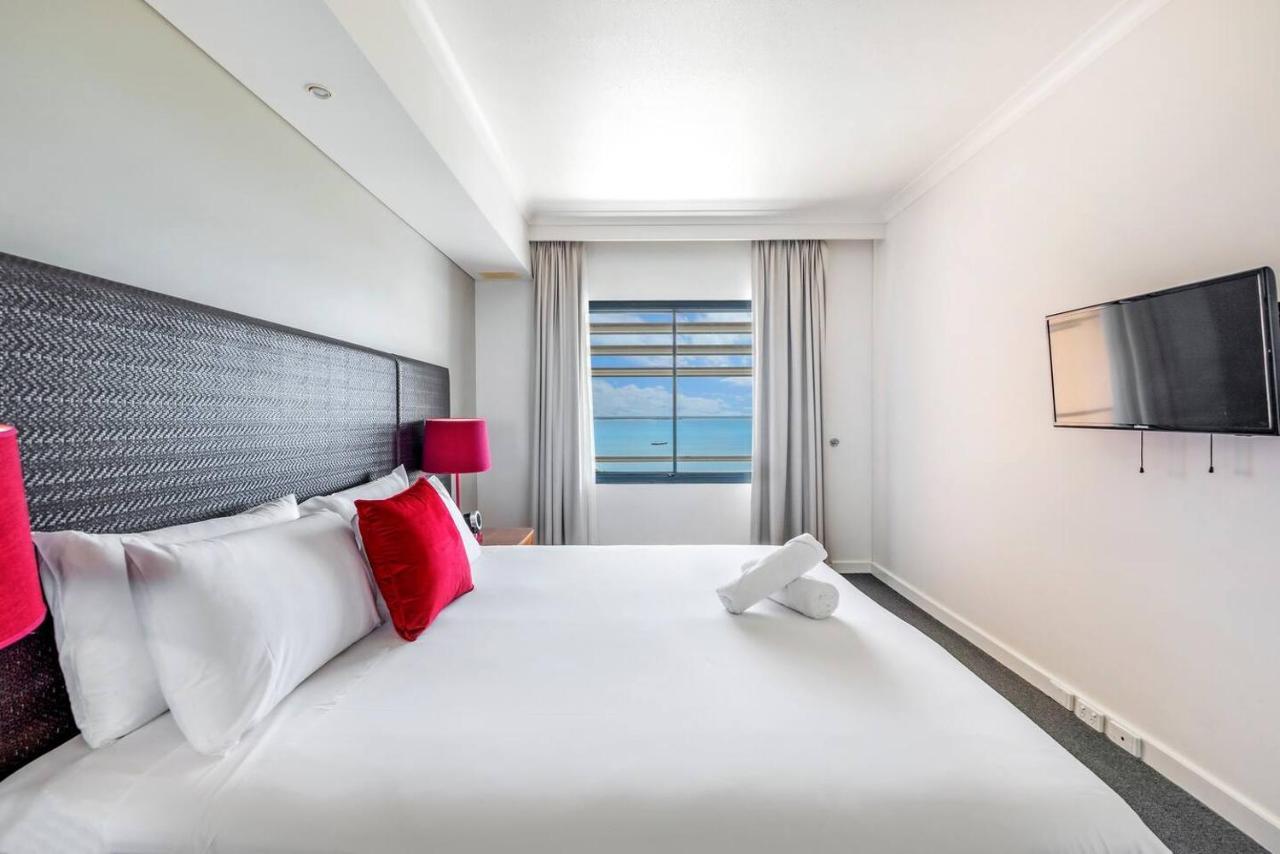 Two Private Oceanview Suites with Resort Pool — Darwin — photo 3