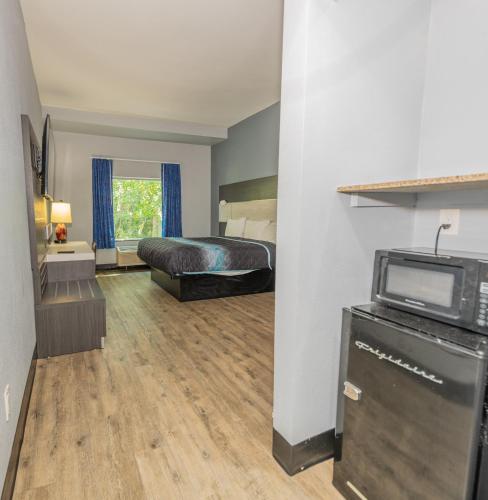 Jamestown inn & Suites - photo 15