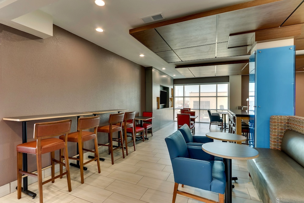 Holiday Inn Express Hotel & Suites Lake Worth Nw Loop 820 - photo 24