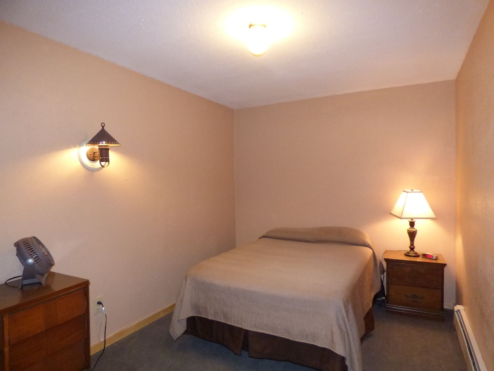 The Hitching Post Hotel and Farm Store - photo 7