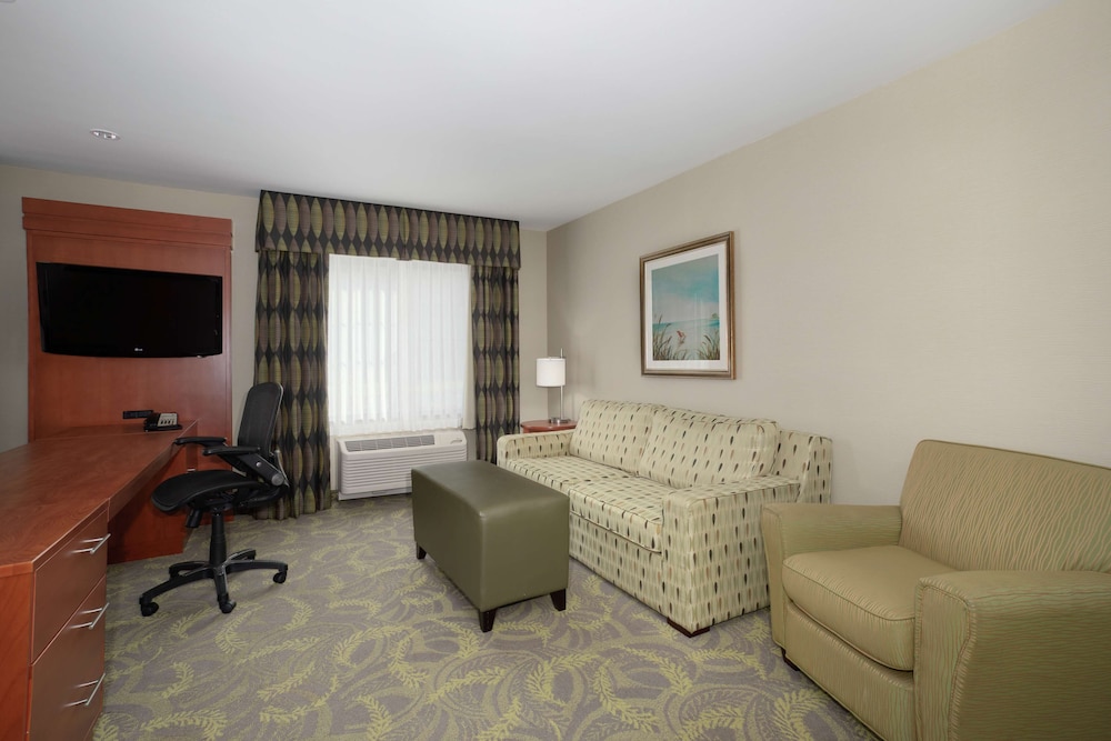 Hampton Inn and Suites Astoria - photo 11