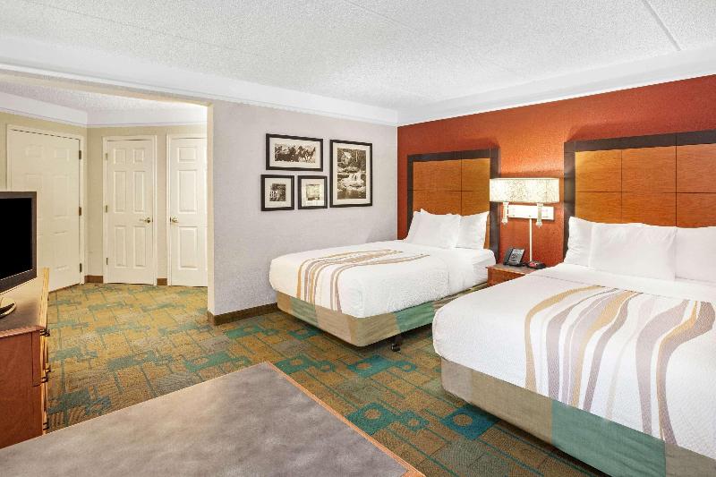 La Quinta Inn & Suites Houston Galleria Area - photo 19