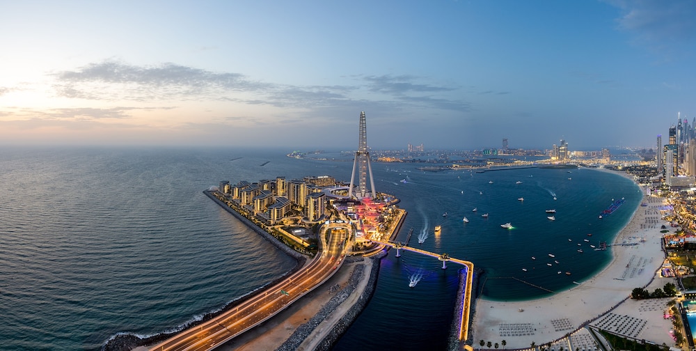 Waves Sea View Luxury 3 Bedroom Apartment With Balcony — 4-Star Luxury Hotel in Dubai, United Arab Emirates