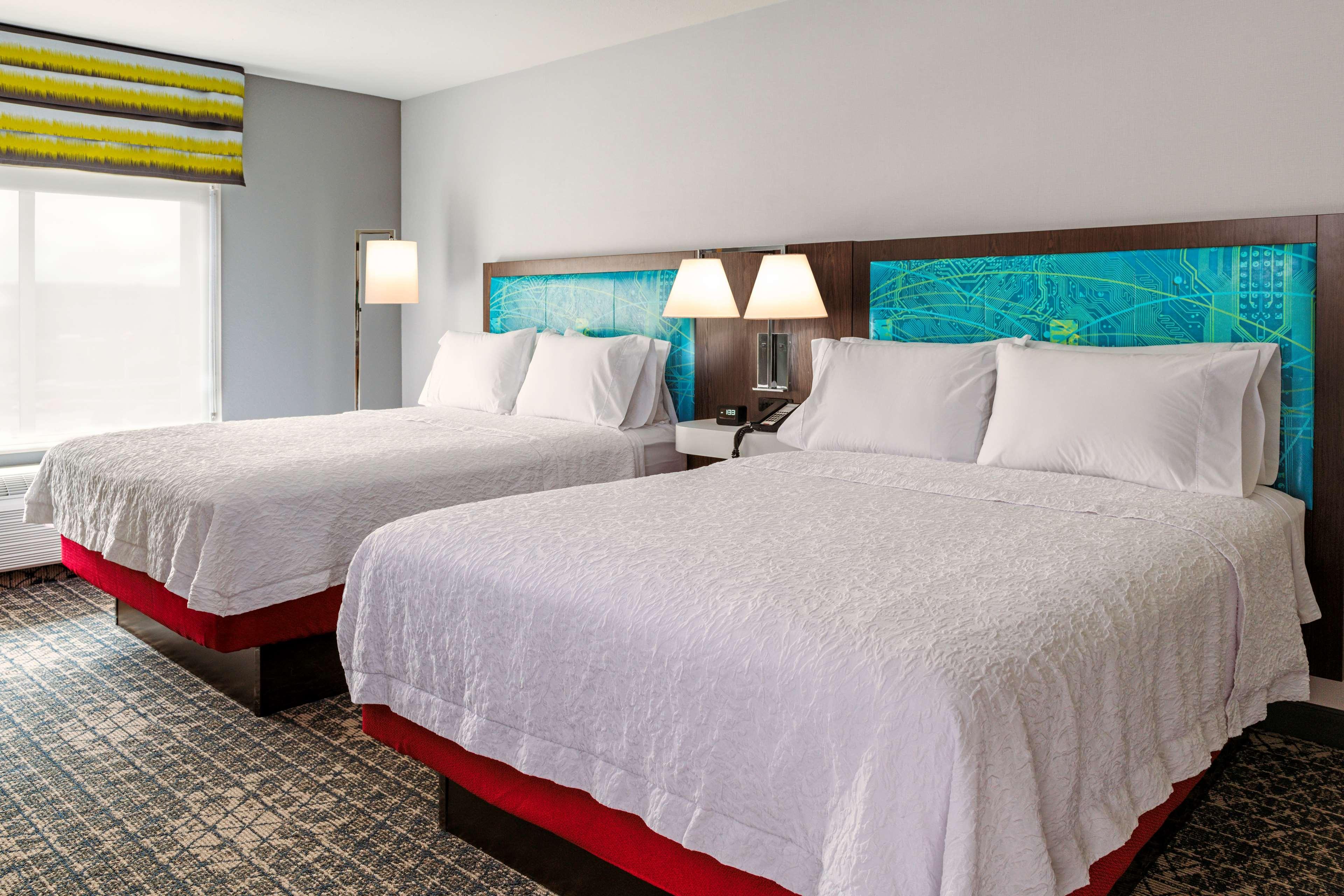 Hampton Inn & Suites Pittsburgh New Stanton - photo 4