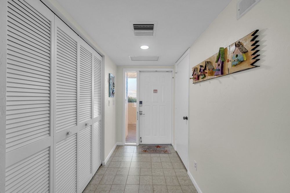 Gulf view Condo With Resort style Amenities 2 Bedroom Condo - photo 29