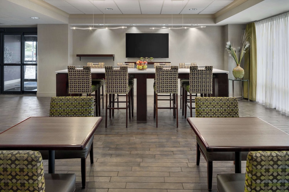 Hampton Inn Rochester Irondequoit - photo 2