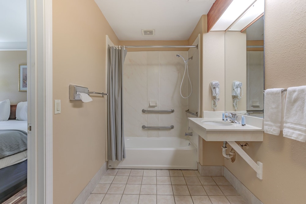 Shasta Pines Motel & Suites - photo 40
