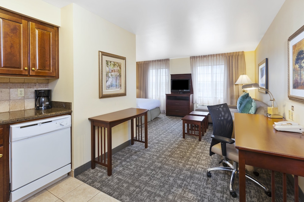 Staybridge Suites Lansing Okemos - photo 11
