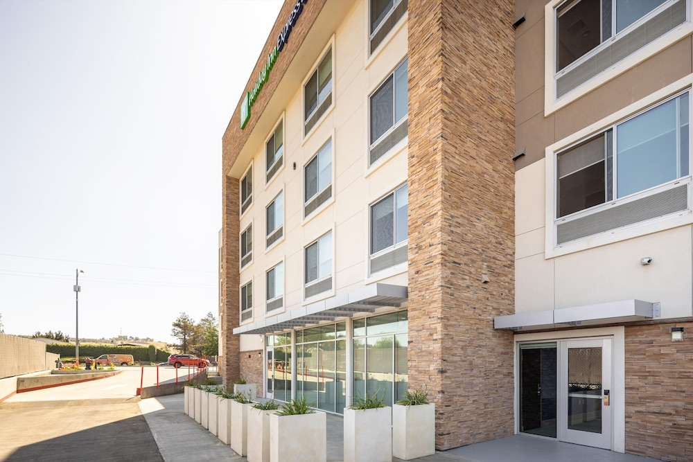 Holiday Inn Express & Suites San Jose Silicon Valley - photo 78
