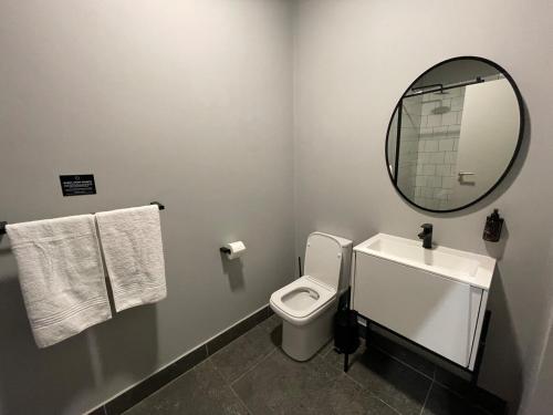 Black Brick Foreshore Studio Apartment