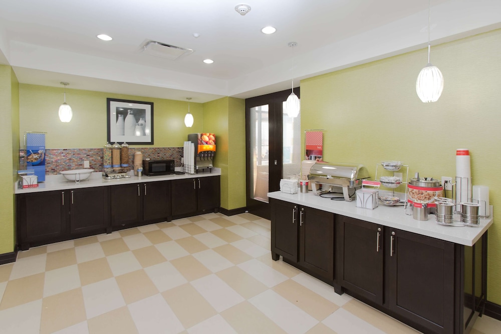 Hampton Inn & Suites Missouri City TX - photo 37