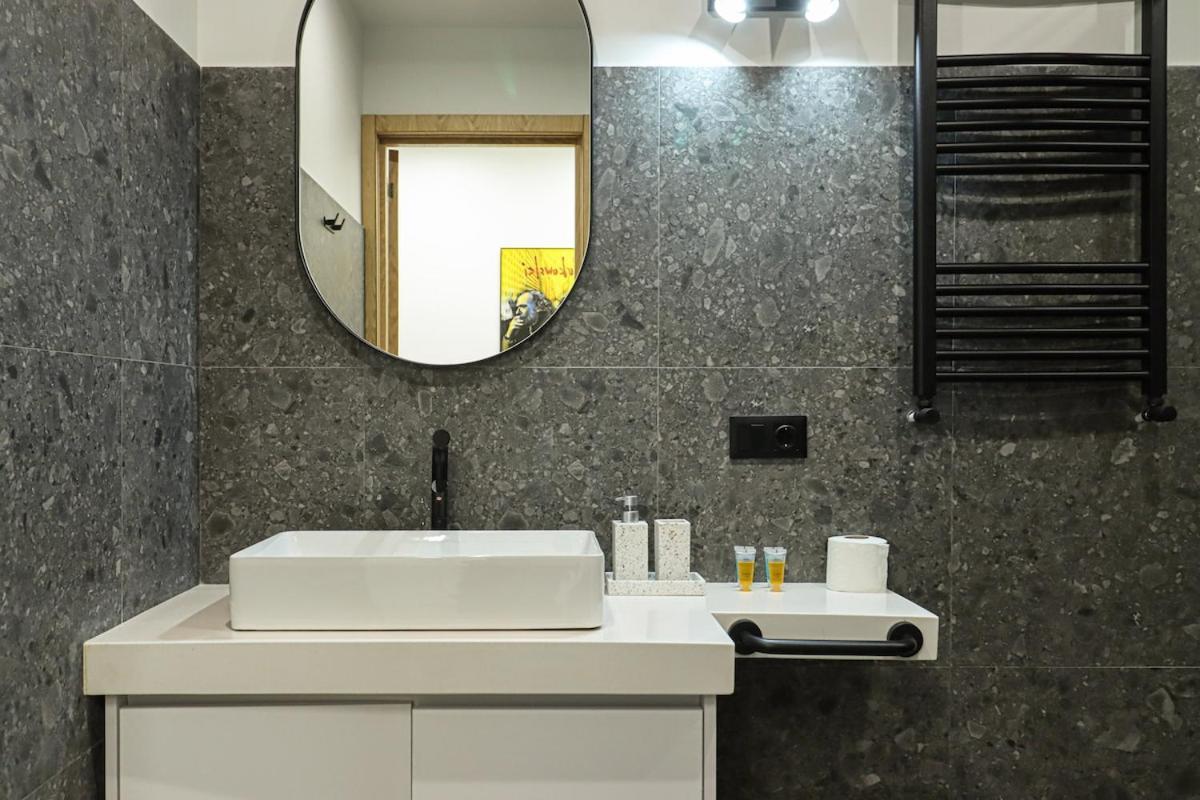 Elegant 2BR in Old Tbilisi By Wehost