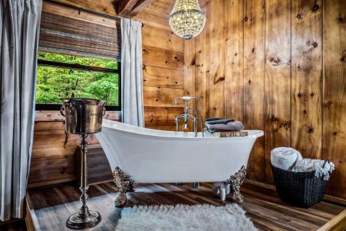 Relaxing Escape - carbon neutral hotel in Pigeon Forge