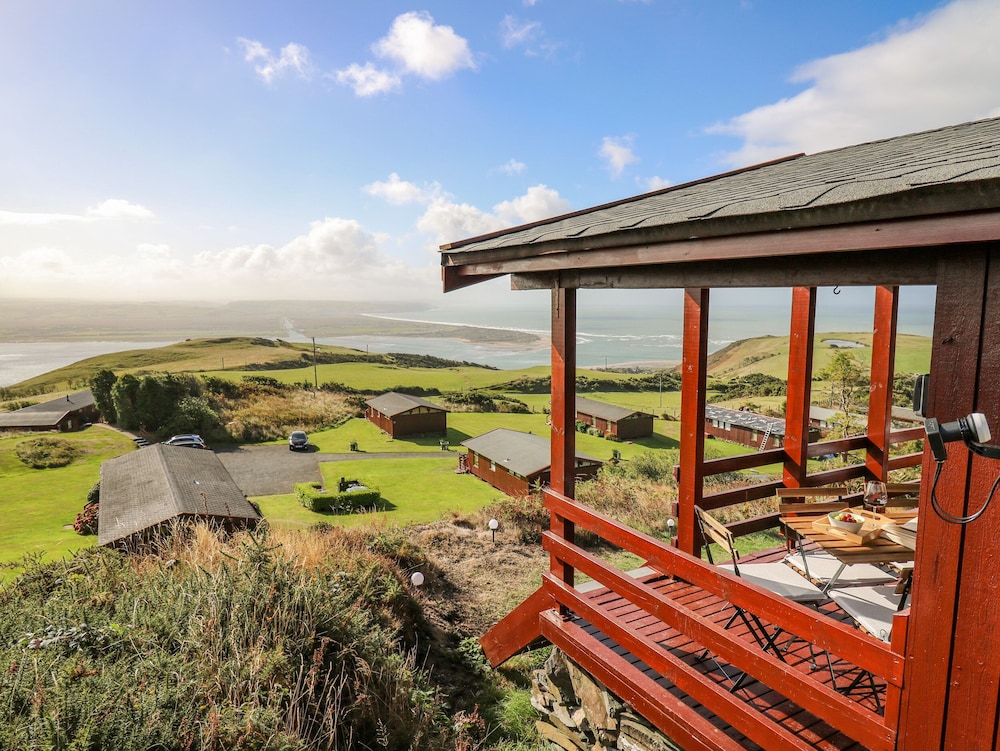 Top Of The World Lodge — 4-Star Luxury Hotel in Bangor, United Kingdom