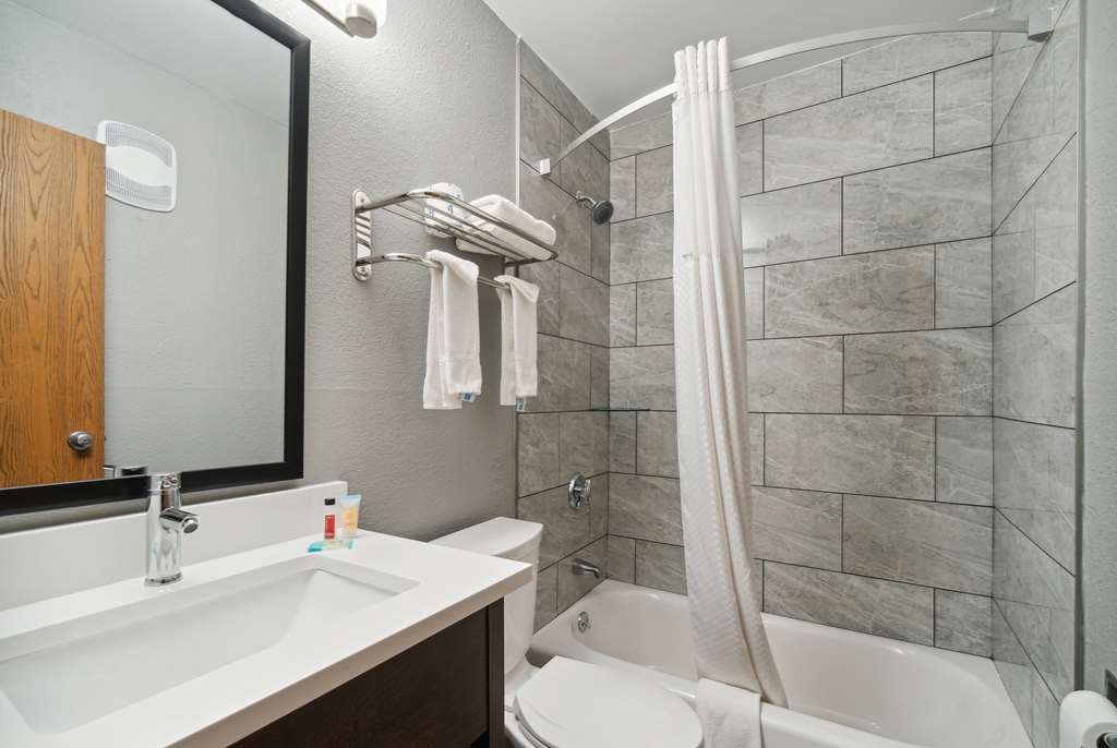 Super 8 by Wyndham Kenosha Pleasant Prairie - photo 19