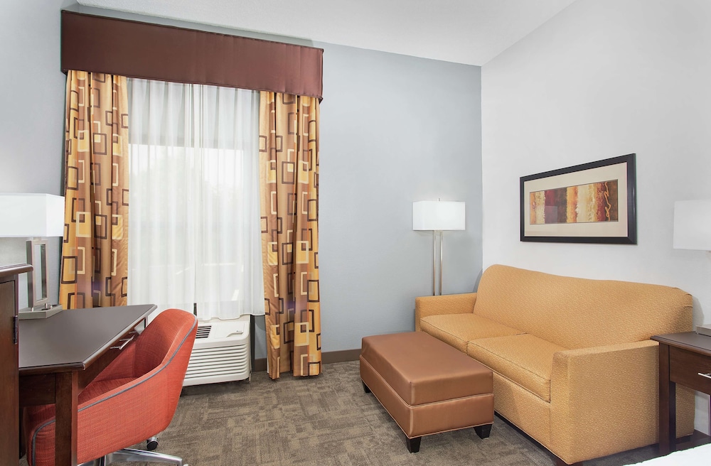 Hampton Inn Cullman - photo 17